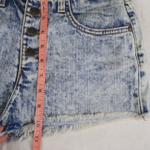 WILDFOX DENIM SHORTS - Picture 8 of 8